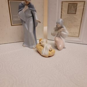 Nativity Scene Figurine Set